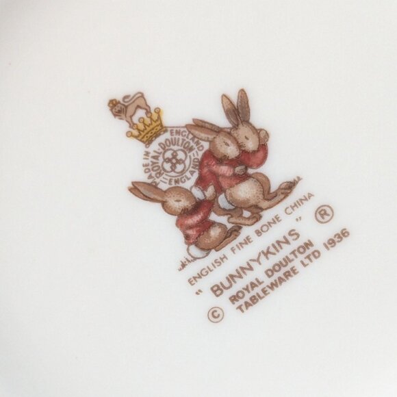 Bunnykins Royal Doulton 2-handled christening mug afternoon tea rabbits - Picture 4 of 8
